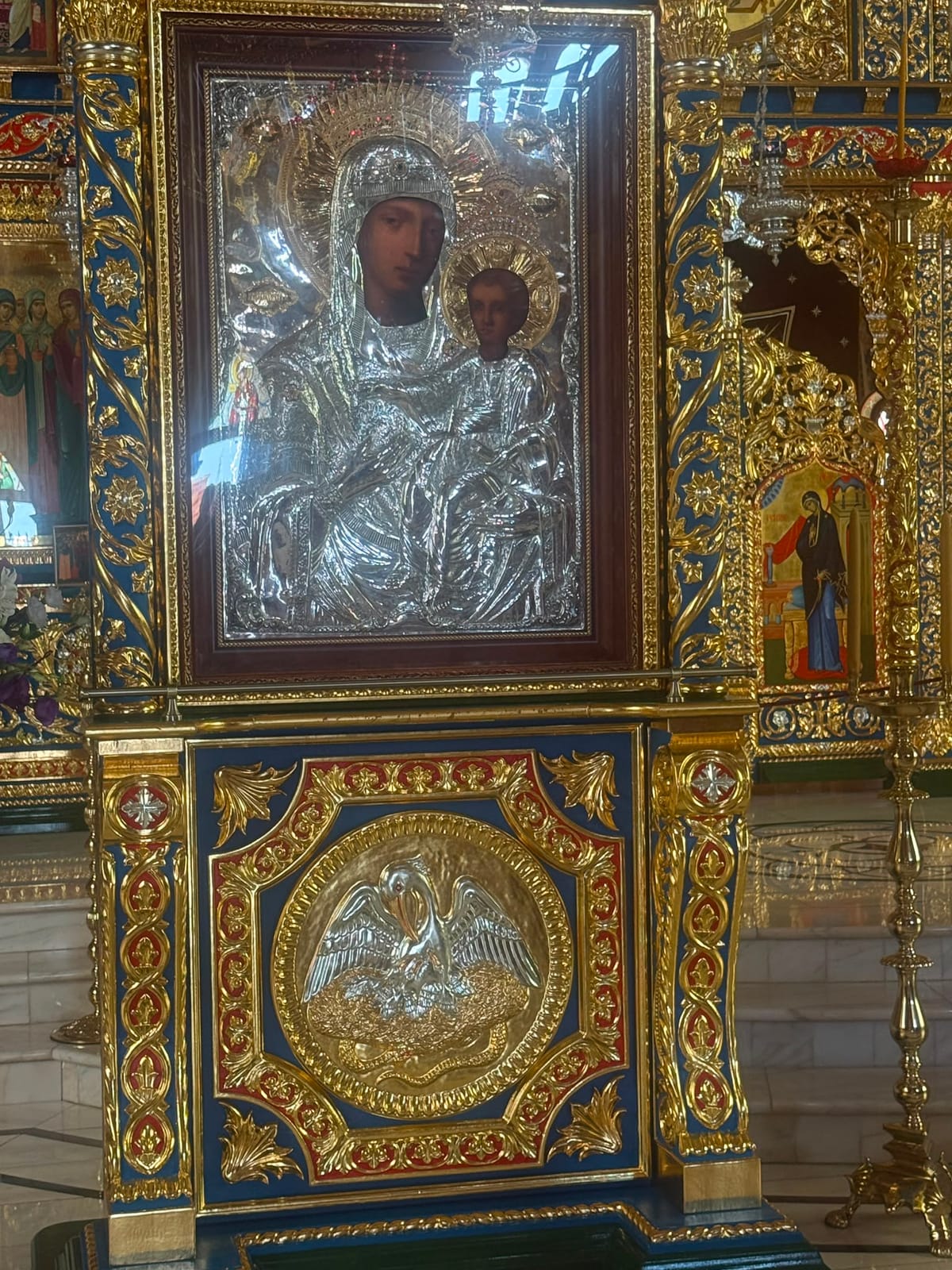 Fotografie din biserică 1 — Maicuța Leonora